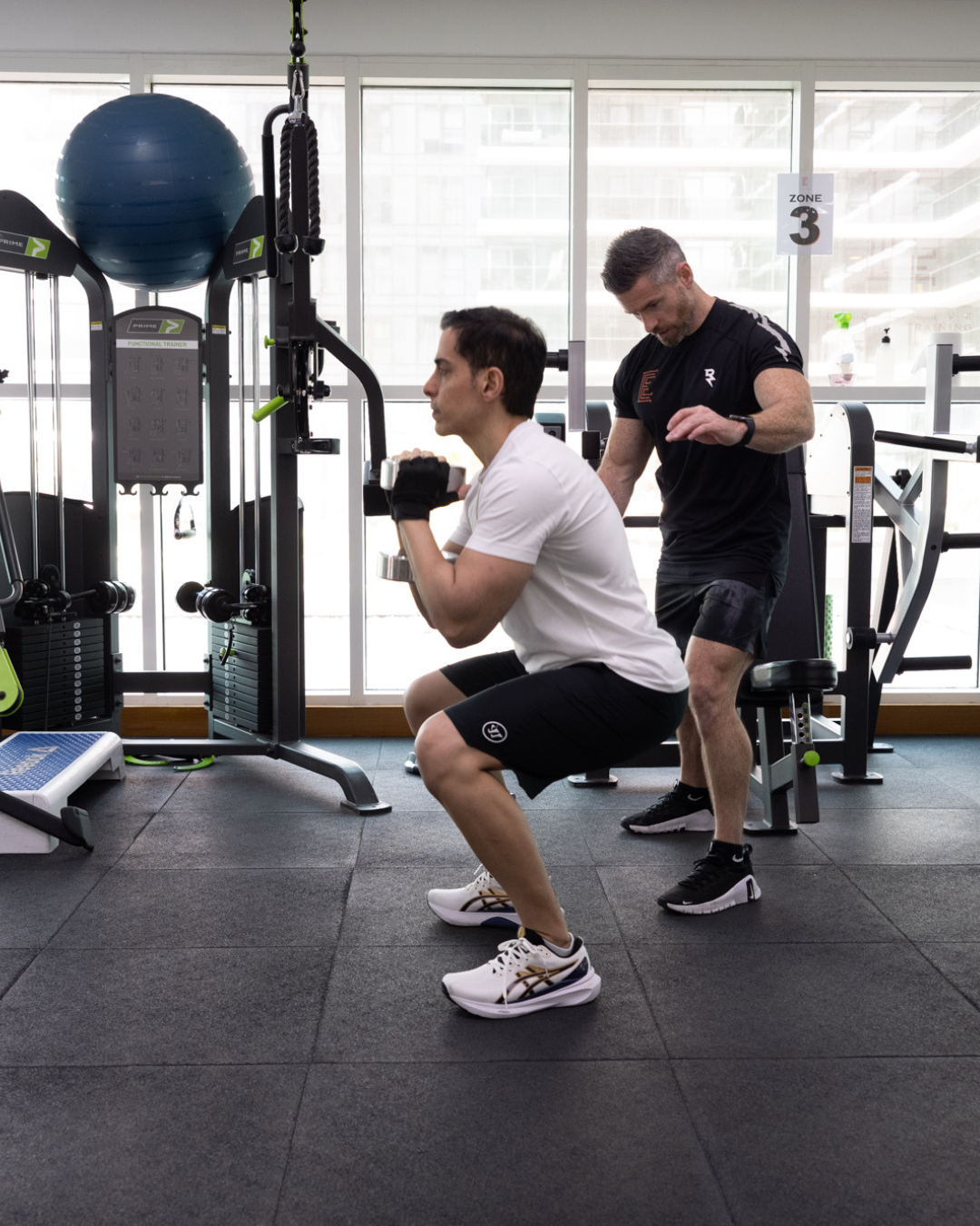 James Canning coaching a client at Elite Fitness Abu Dhabi